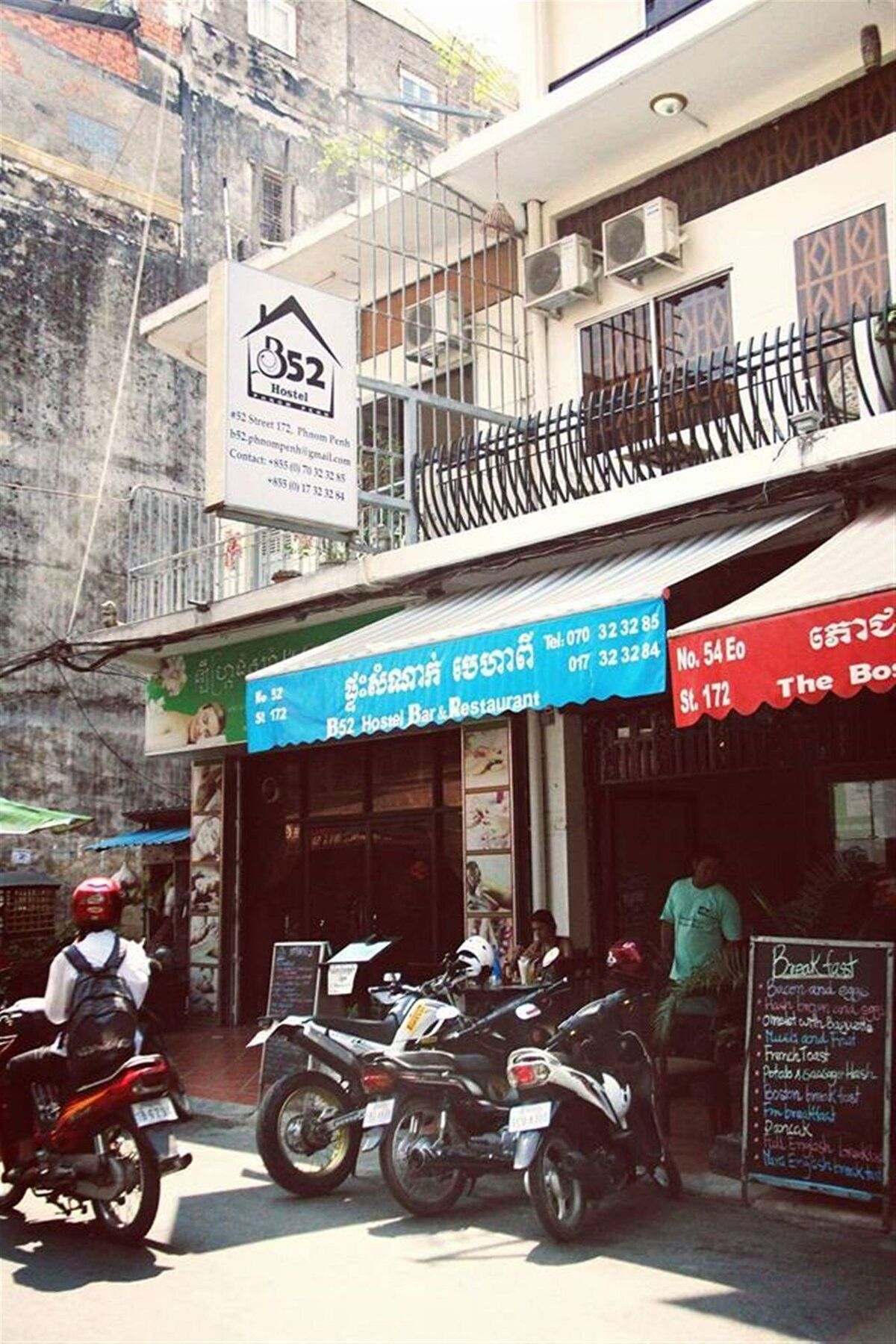B52 Hostel Phnom Penh Exterior photo